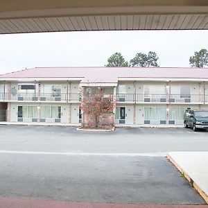 Cocomo Inn & Suites